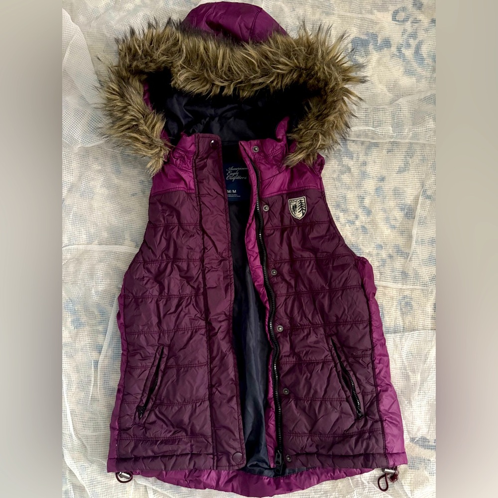 American Eagle Outfitters  AEO Puffer Vest Hooded Faux Fur Trim Purple M Fitted